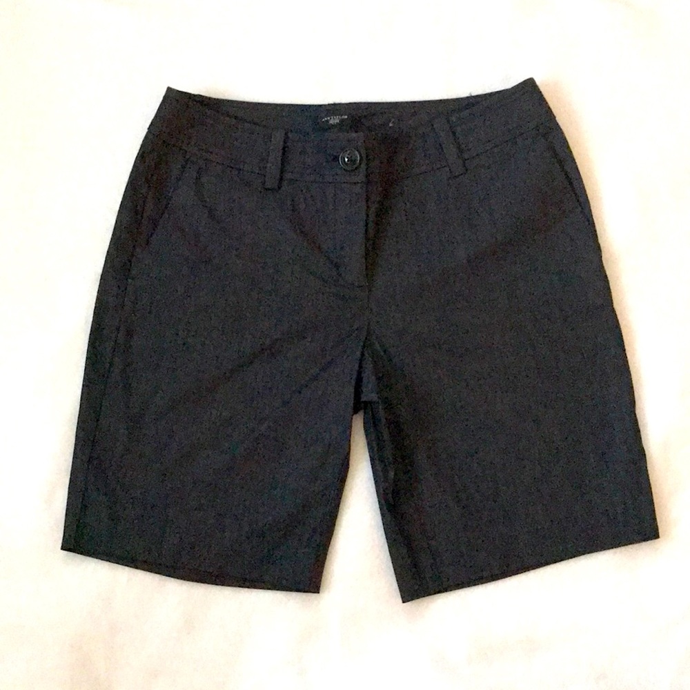 Ann Taylor denim colored bermuda shorts SZ 4p Signature 95% cotton / 5% spandex